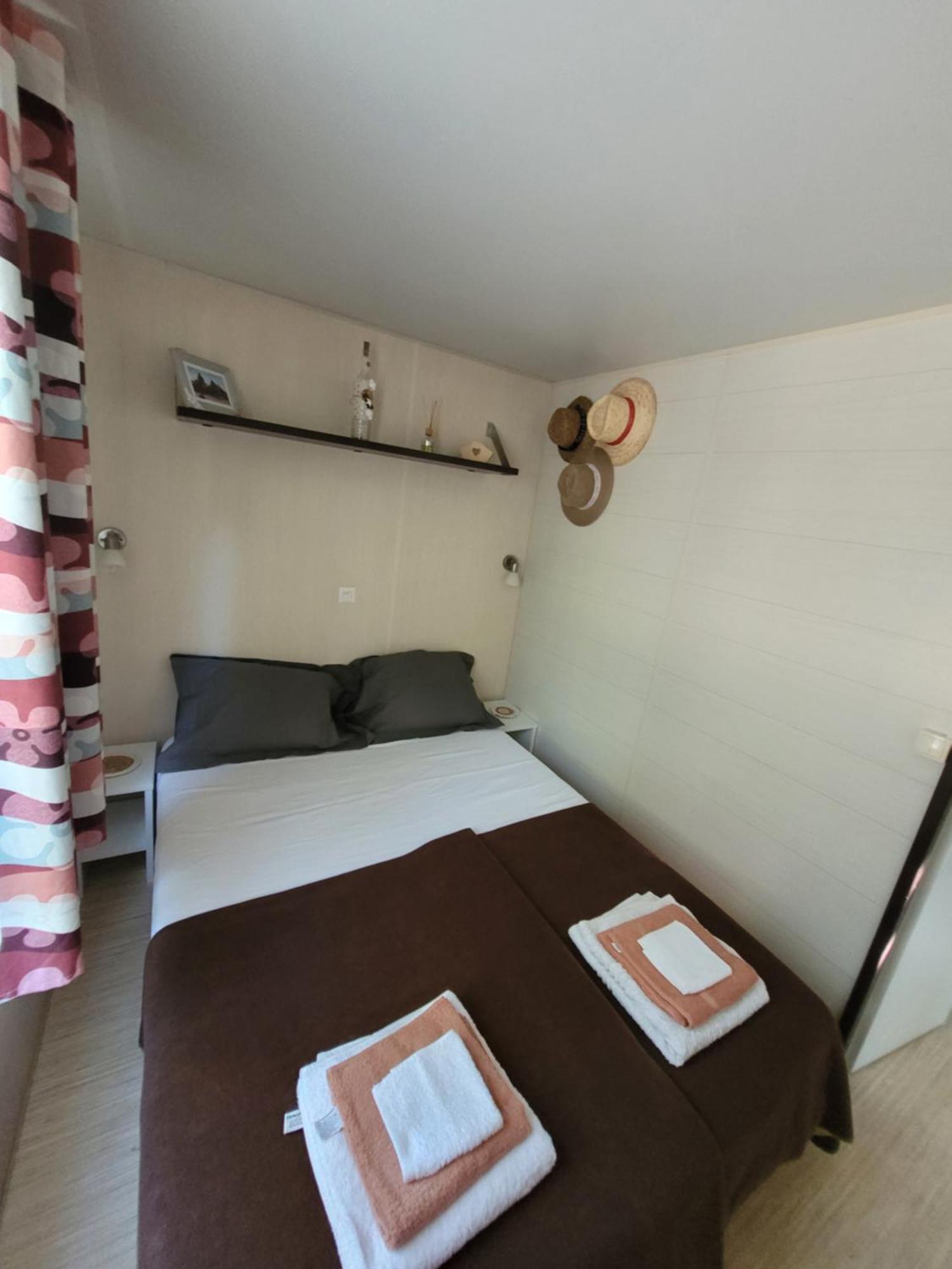 Mobile-Home Hyeres Var Climatise Dans Camping Avec Piscine Jusqu'A 6 Personnes Eksteriør billede
